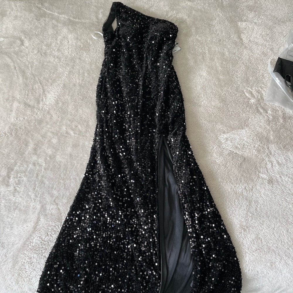 Black sequence prom dress